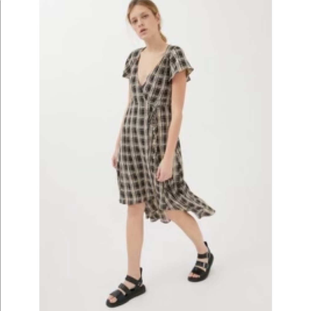 Urban Outfitters Daphne wrap midi dress.  Size small. EUC.